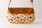 Crossbody Bag und Schultertasche mit Blumenmuster in Braun