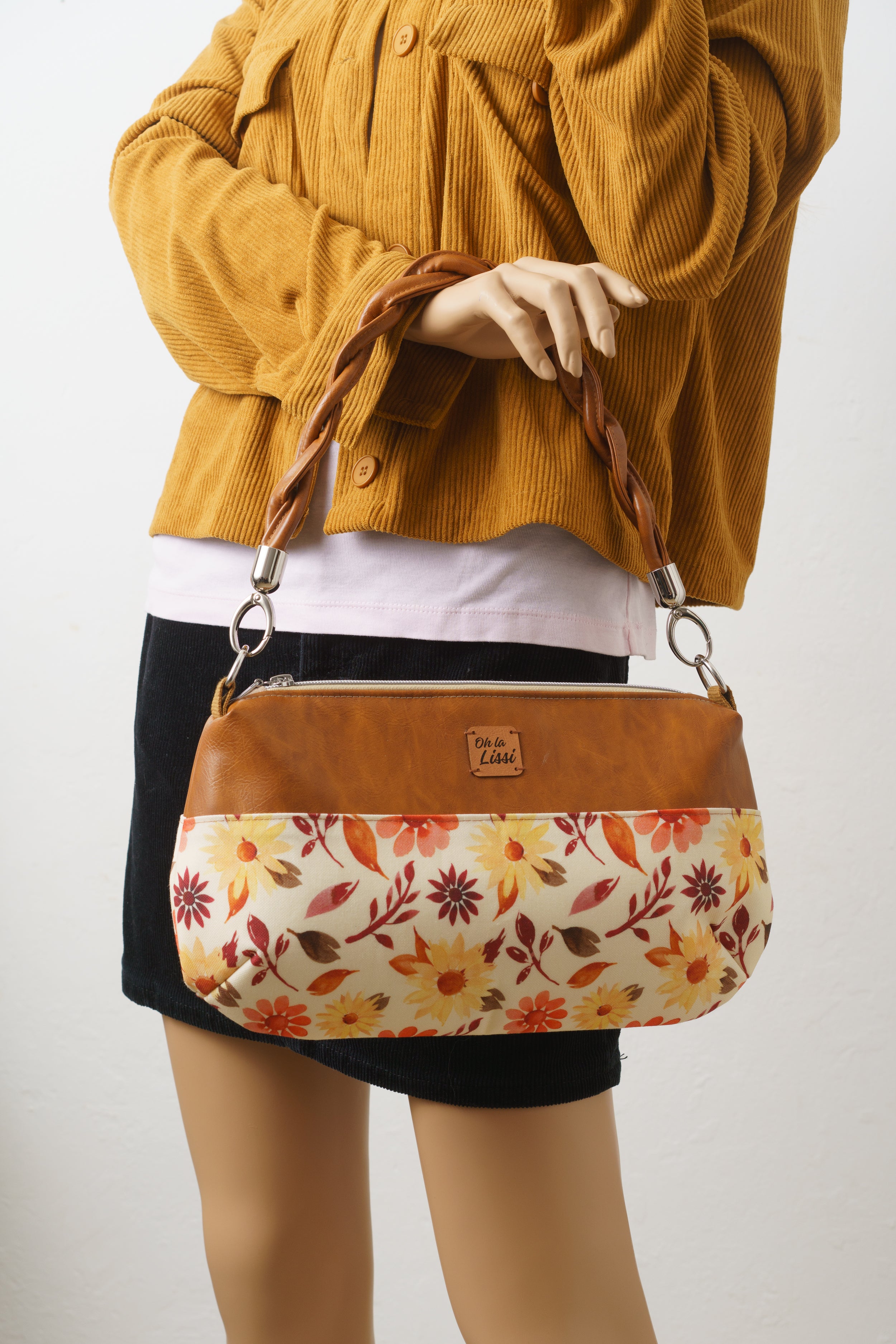 Crossbody Bag und Schultertasche mit Blumenmuster in Braun
