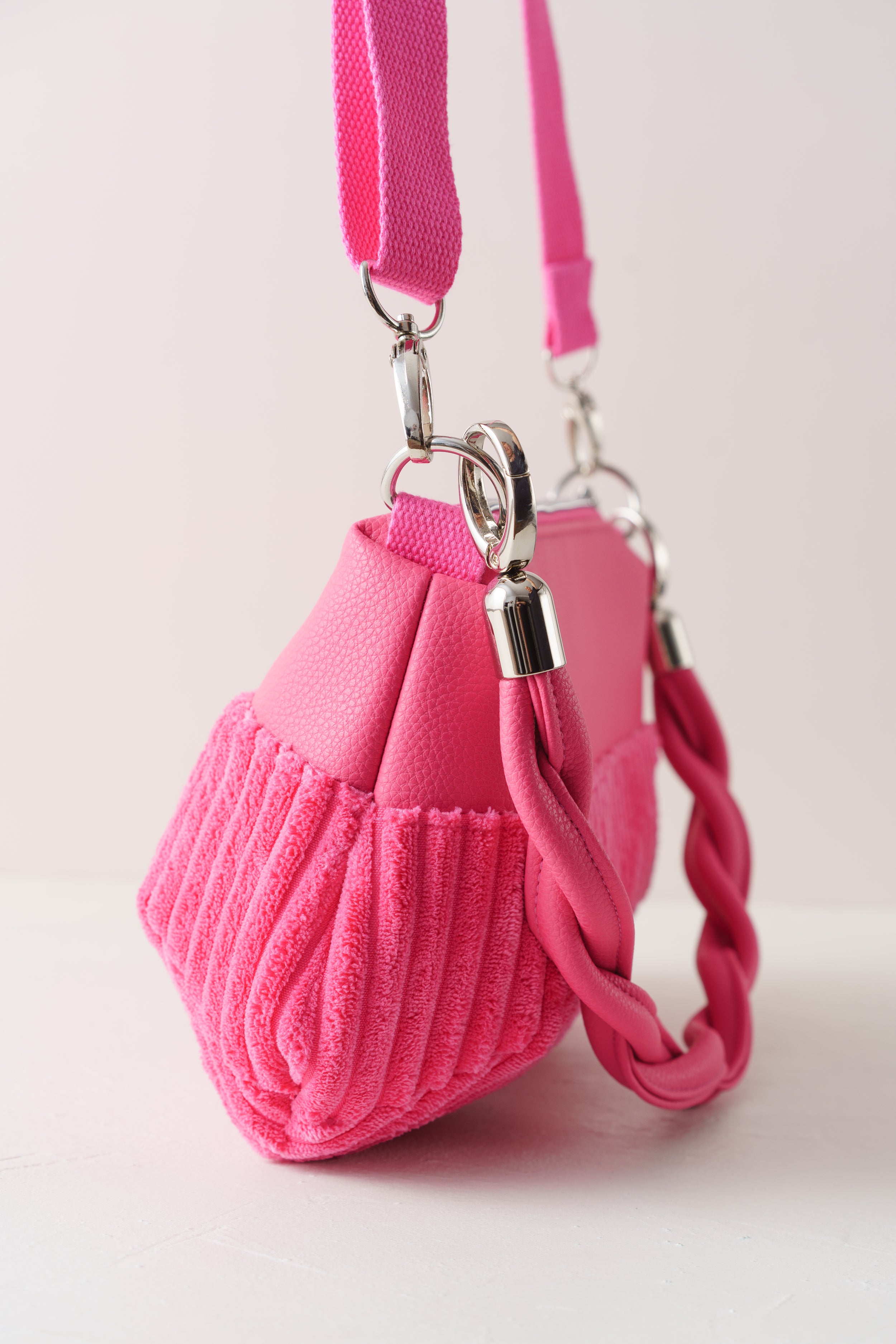 Pinkfarbene Crossbody Bag, Schultertasche und Handtasche aus Cord