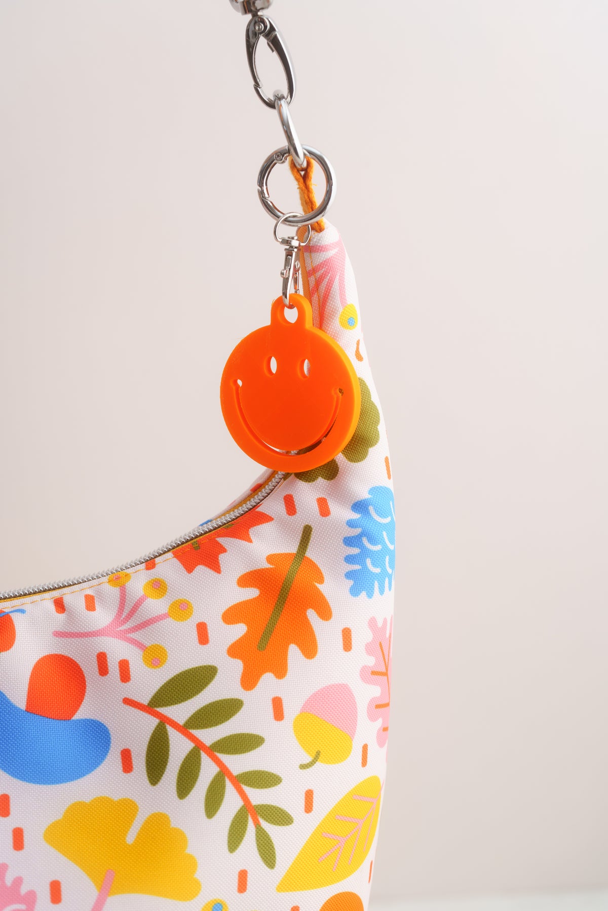 Umhängetasche Herbstmuster bunt – Crossbody Bag mit Blättern und Pilzen - Oh la Lissi
