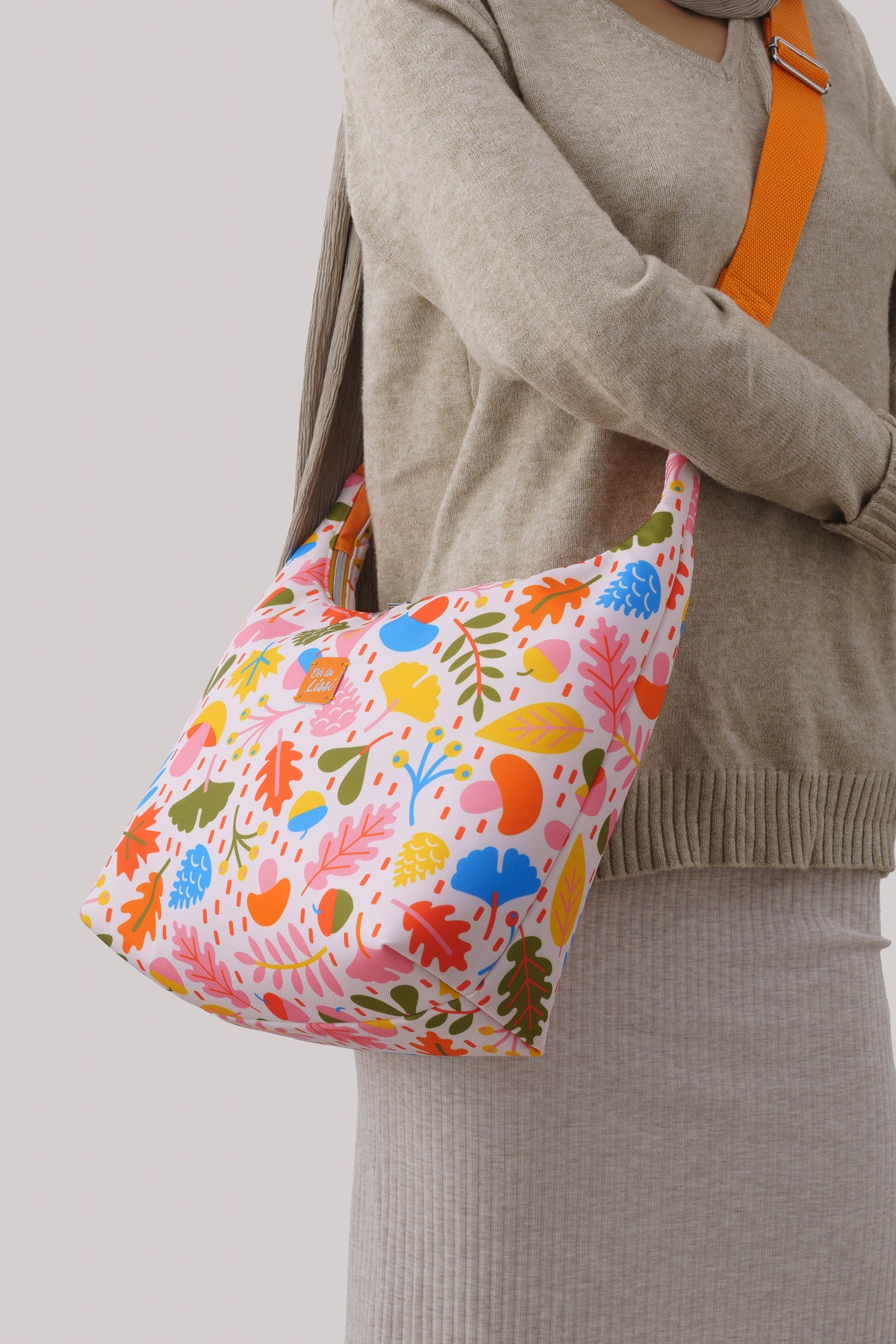 Umhängetasche Herbstmuster bunt – Crossbody Bag mit Blättern und Pilzen - Oh la Lissi