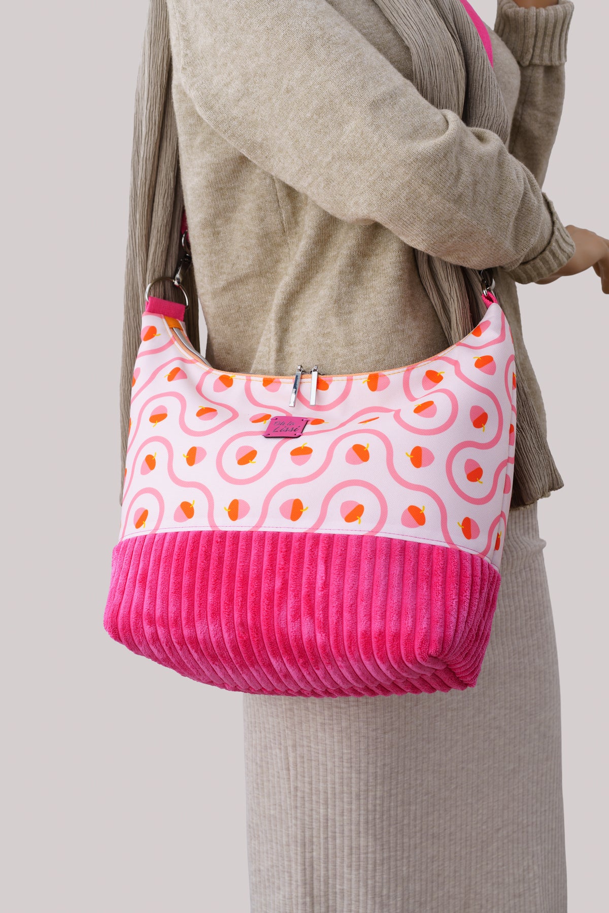 Umhängetasche "Herbsteicheln" Pink – Hobo Bag aus Cord und Outdoorstoff - Oh la Lissi