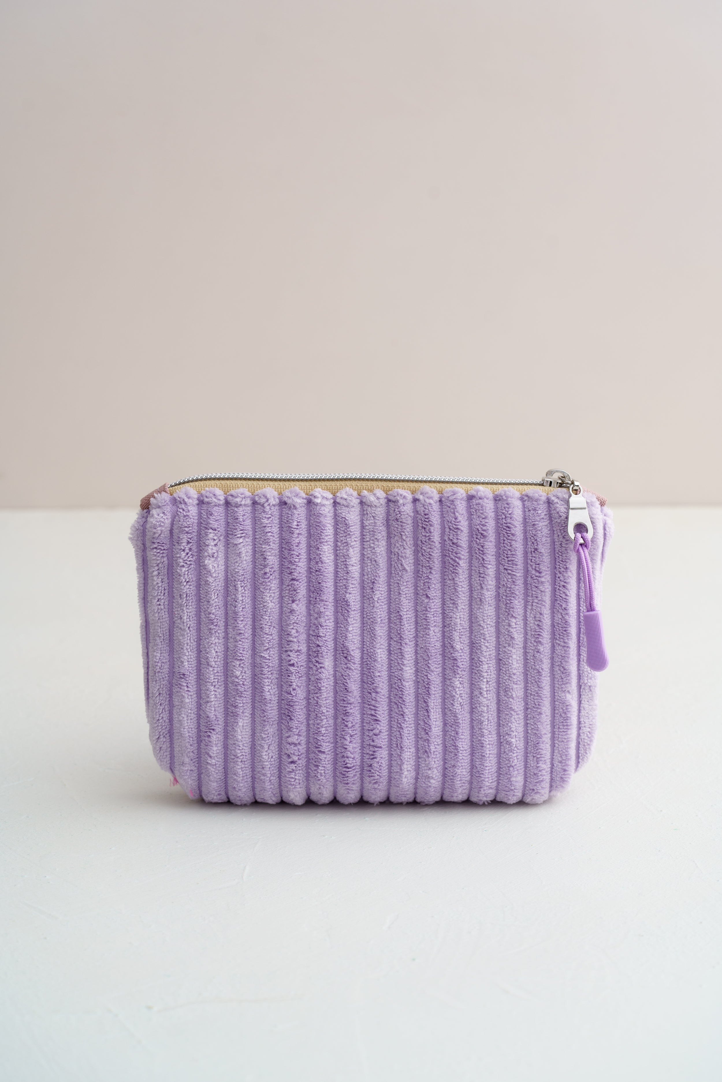 Handgemachte Kosmetiktasche aus lila Cord