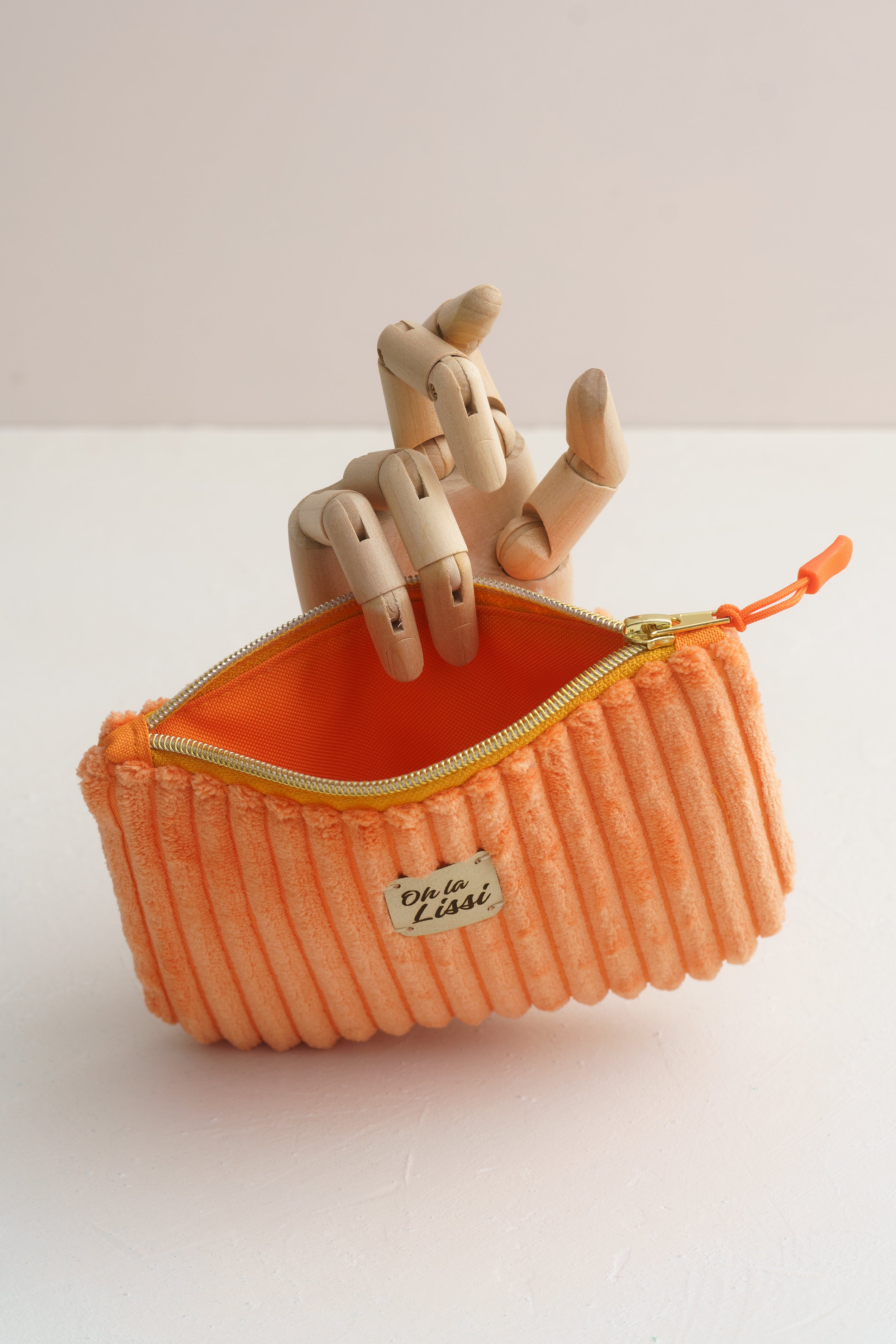 Handgemachte Kosmetiktasche aus orangefarbenem Cord