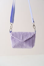 Pouch Crossbody Bag aus fliederfarbenem Cord